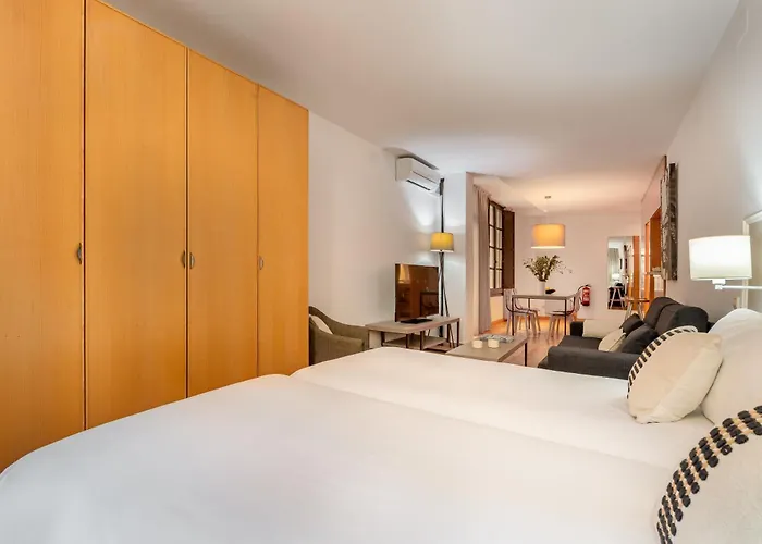 Aspasios Plaza Real Apartments