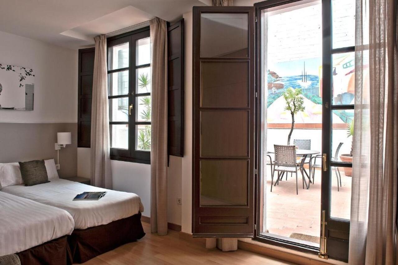 Aspasios Plaza Real Apartment *