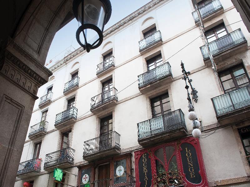 Aspasios Plaza Real Apartment